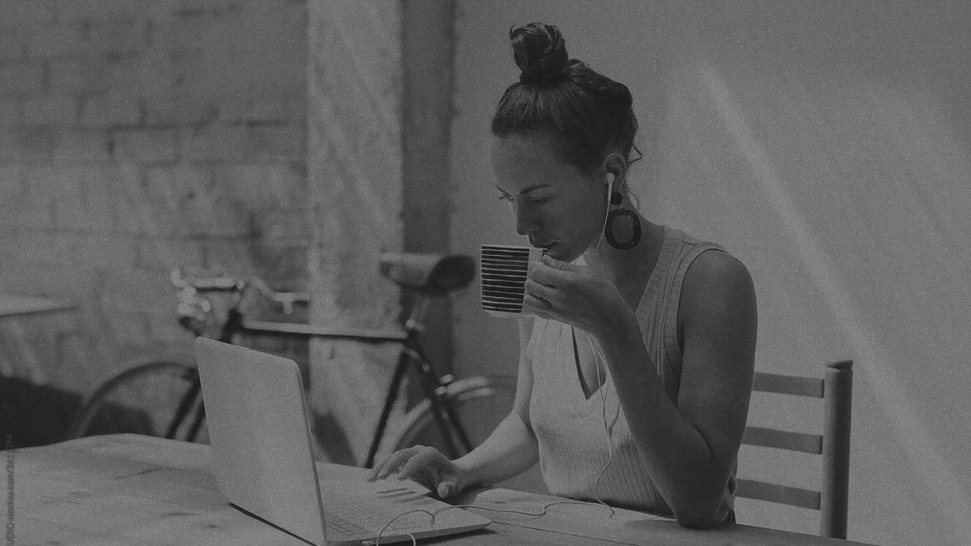 Makeshift product and website presentation